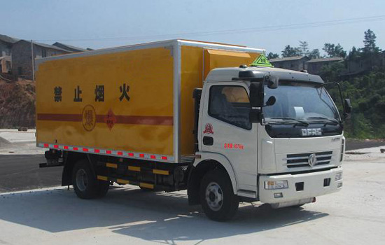 东风多利卡3.8吨爆破器材运输车