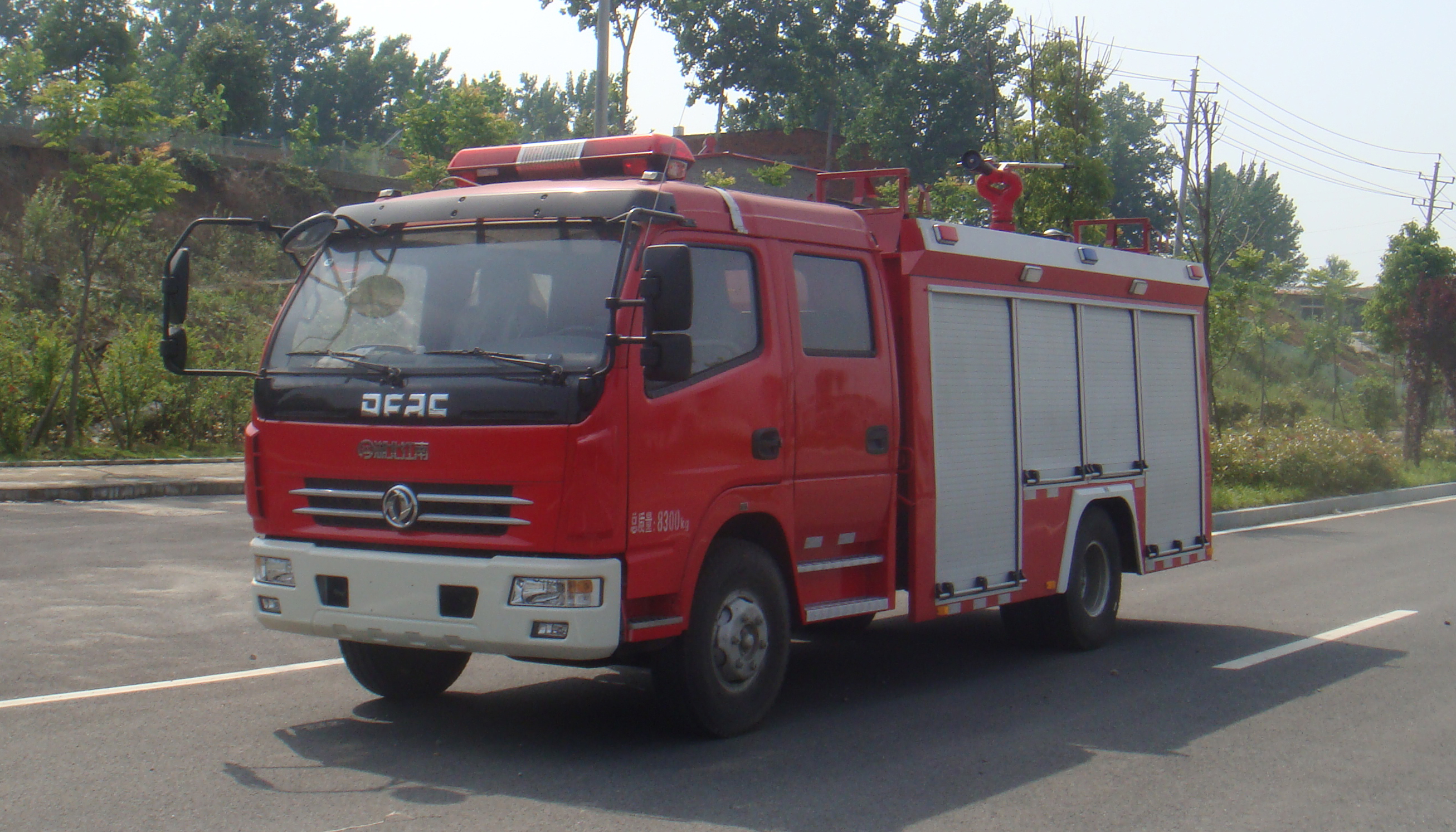 国五带吊机平板一拖二清障车