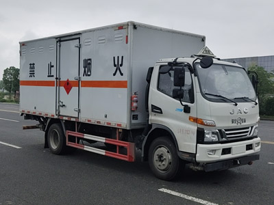 江特牌JDF5120XRYHFC6型易燃液体厢式运输车